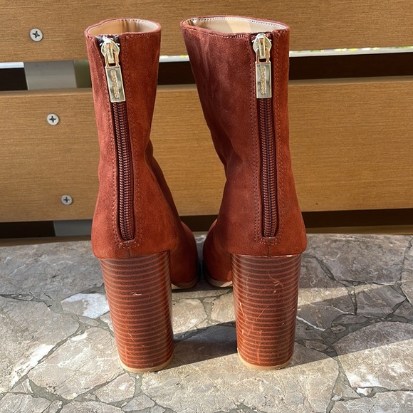 Express suede booties - Picture 2 of 3